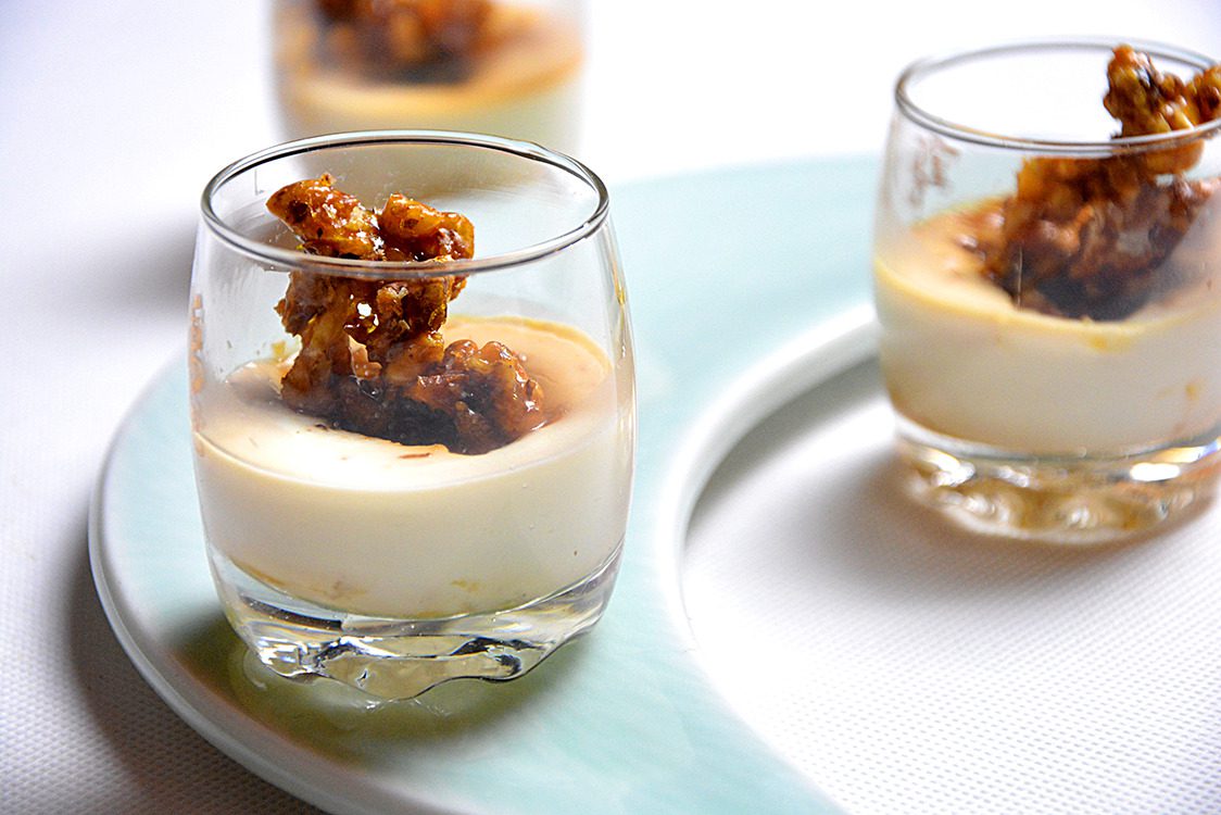 Panna cotta de nueces caramelizadas
